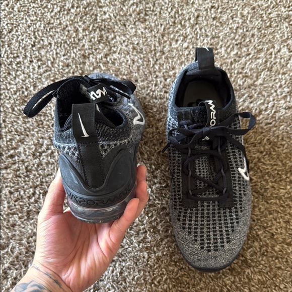 Nike Vapormax Shoes - Picture 3 of 3